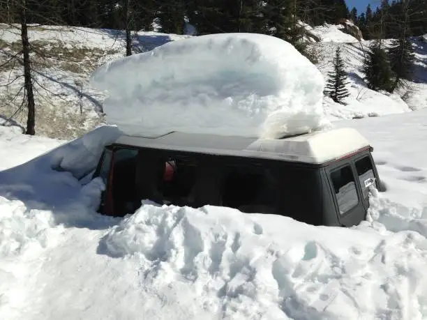 Van insulation Canada setup to prevent condensation on walls and ceiling in winter